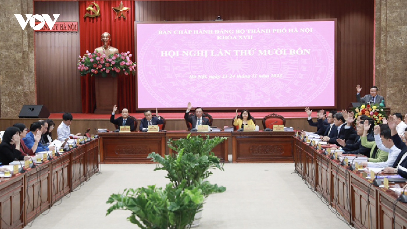 Hội nghị BCH Đảng bộ thành phố Hà Nội họp bàn, cho ý kiến 8 nội dung quan trọng