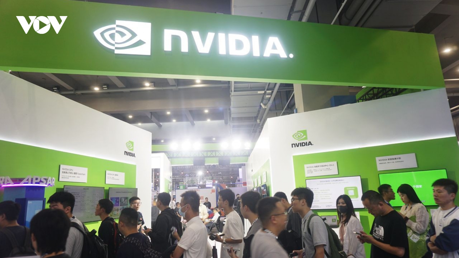 Doanh thu Nvidia tăng gấp ba lần nhờ bùng nổ chip AI