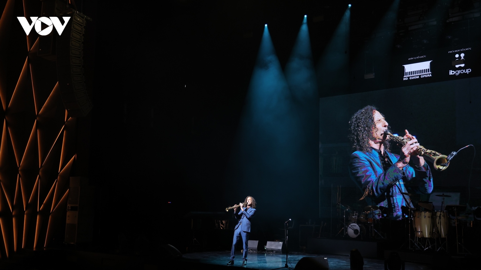 Kenny G mê hoặc khán giả trong đêm nhạc thứ 2 tại Nhà hát Hồ Gươm