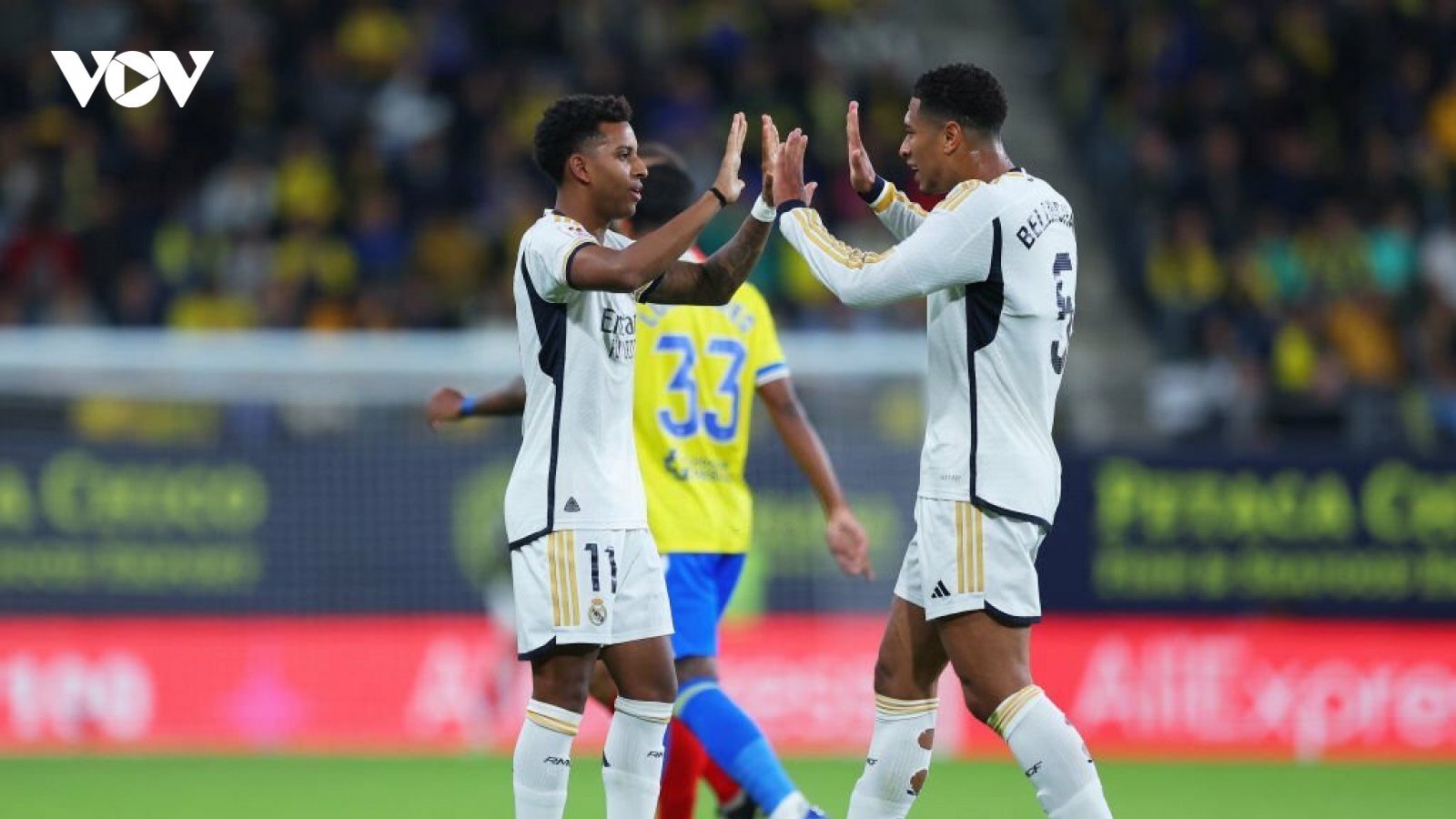 Rodrygo rực sáng đưa Real Madrid lên dẫn đầu bảng xếp hạng La Liga