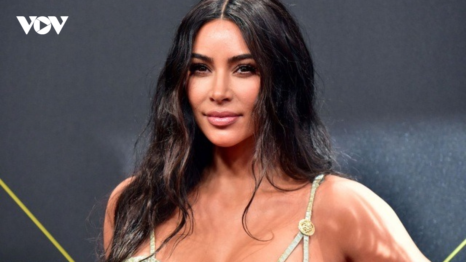 Kim Kardashian "thề" sẽ độc thân thêm một năm nữa
