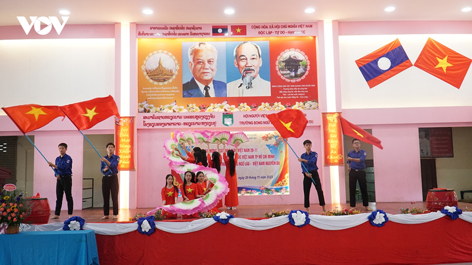 Trường song ngữ Lào-Việt Nam Nguyễn Du Kỷ niệm 41 năm Ngày Nhà giáo Việt Nam