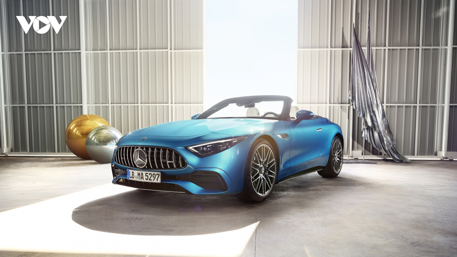 Chi tiết bộ đôi Mercedes AMG SL giá từ gần 7 tỷ đồng tại Việt Nam