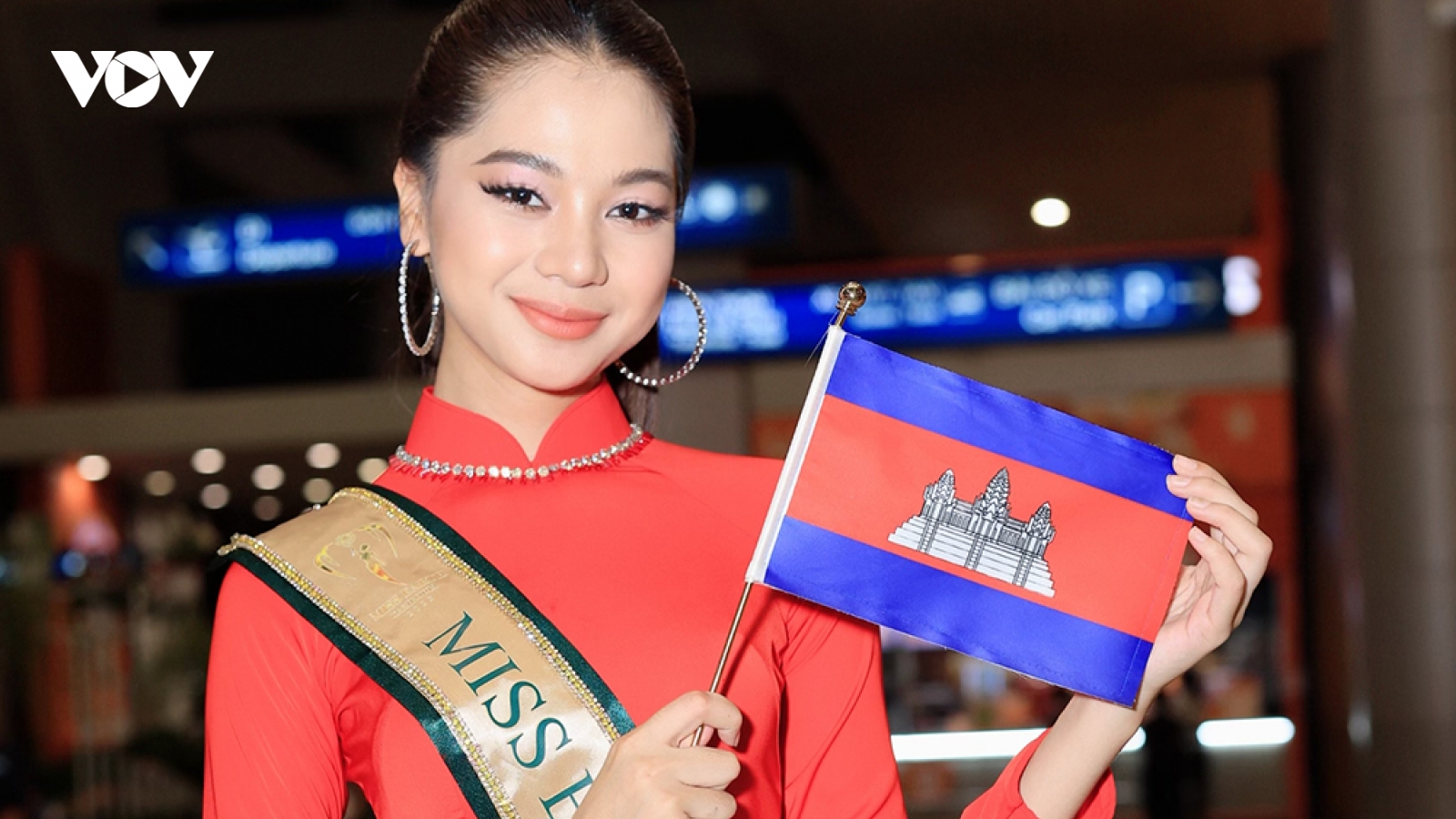 Dàn thí sinh Miss Earth 2023 diện áo dài khi đến Việt Nam