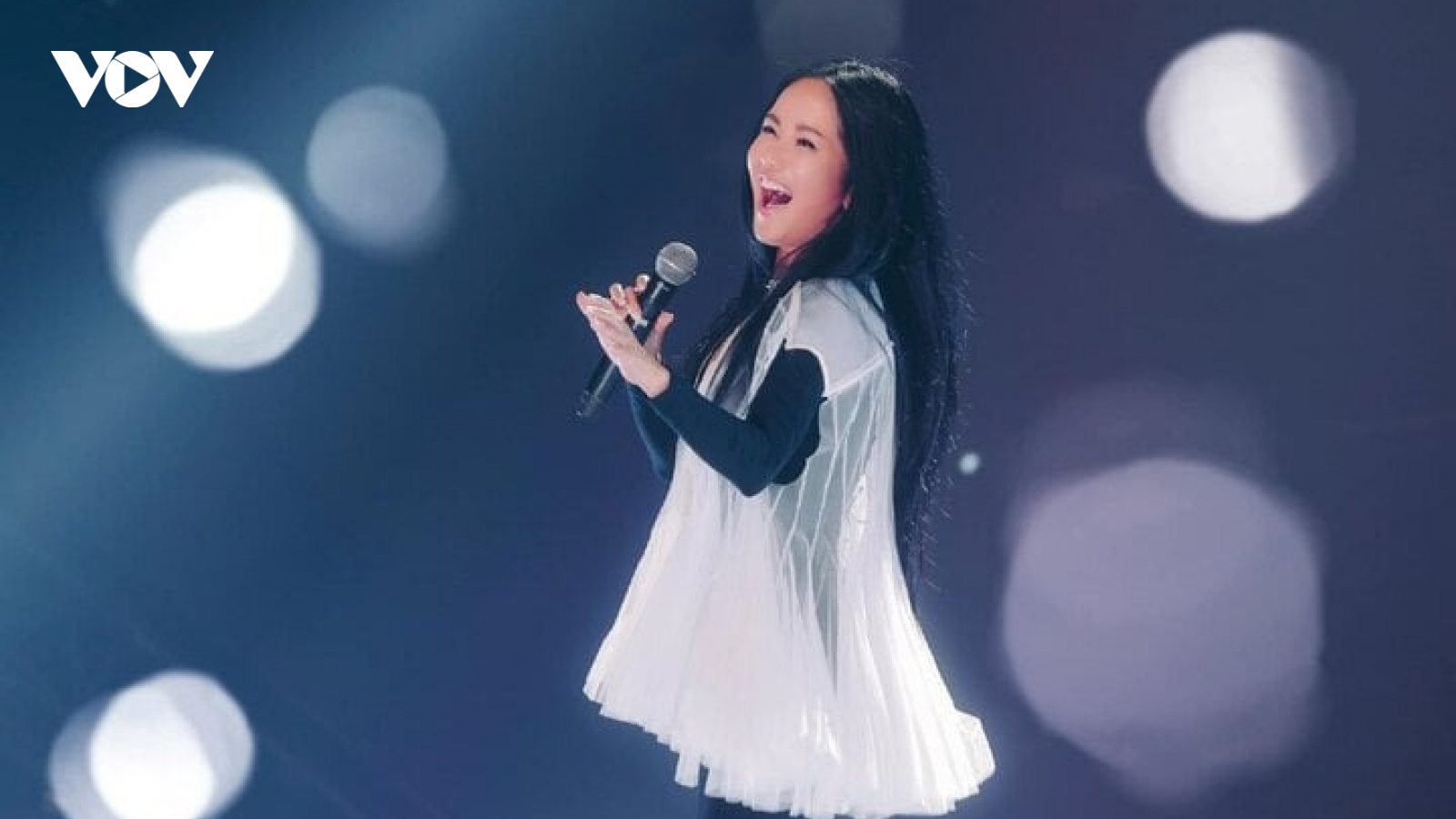 Khán giả góp ý về phát ngôn bị cho là "trịch thượng", diva Hồng Nhung lên tiếng