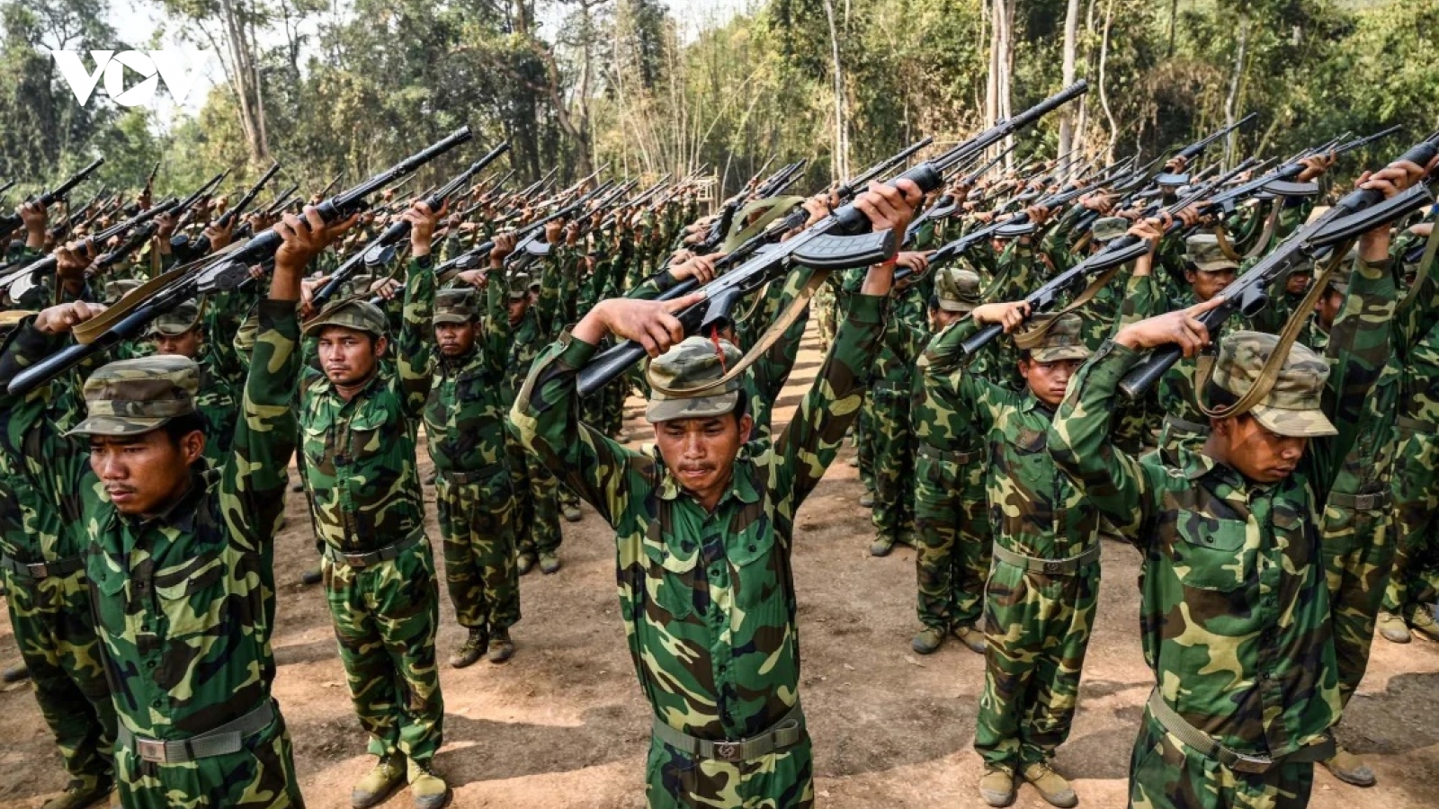 Bước ngoặt mới tại Myanmar: Lực lượng nổi dậy đồng loạt tấn công nhiều nơi