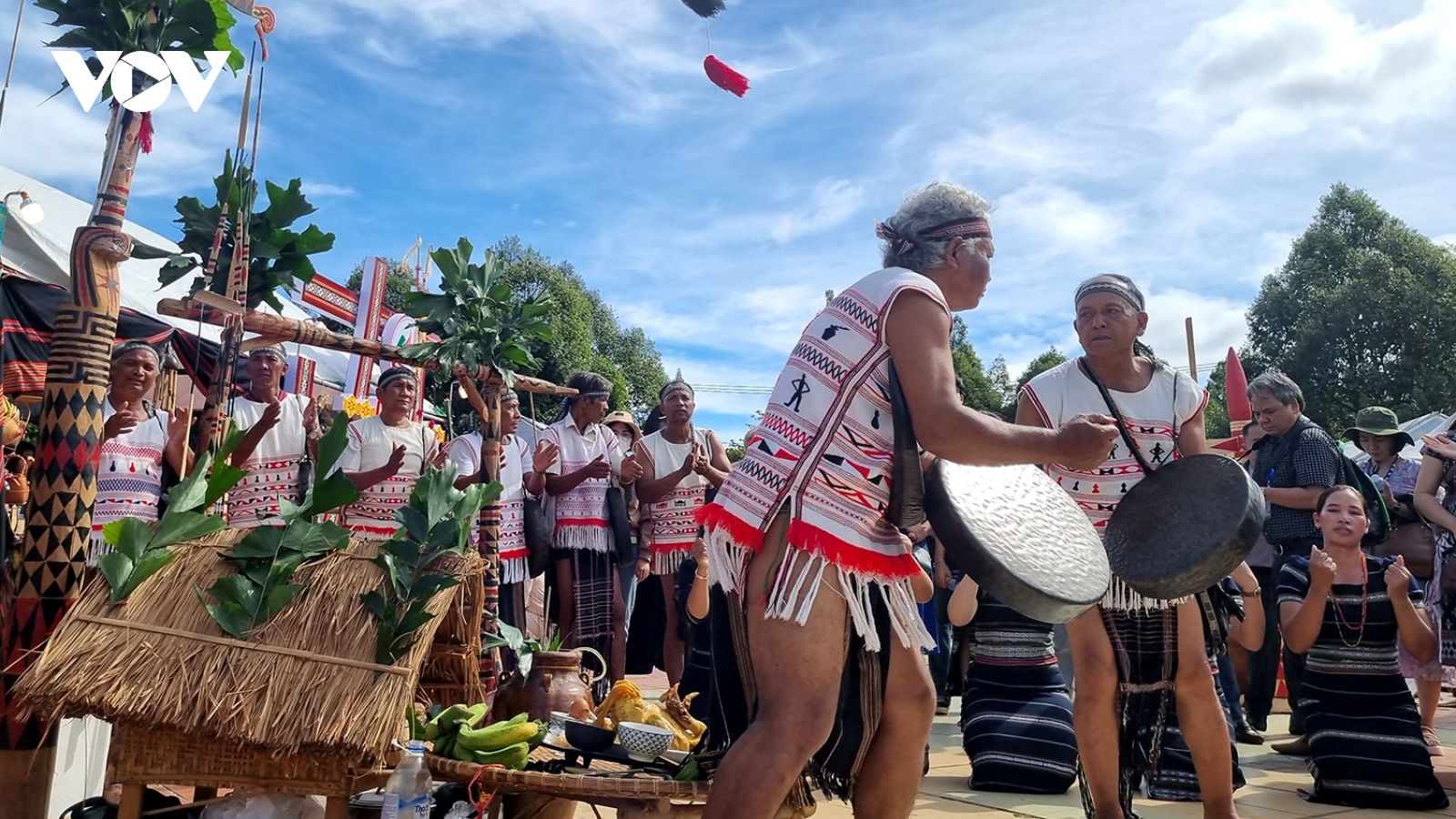 Sắc màu văn hóa trong lễ hội truyền thống các dân tộc thiểu số Tây Nguyên