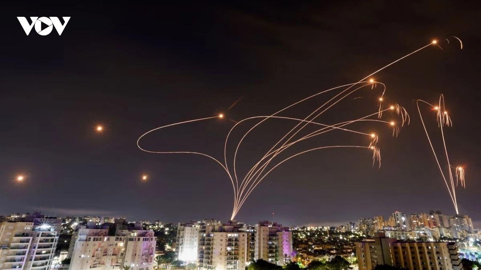 Hamas phóng loạt rocket vào Israel sau tối hậu thư của Tel Aviv