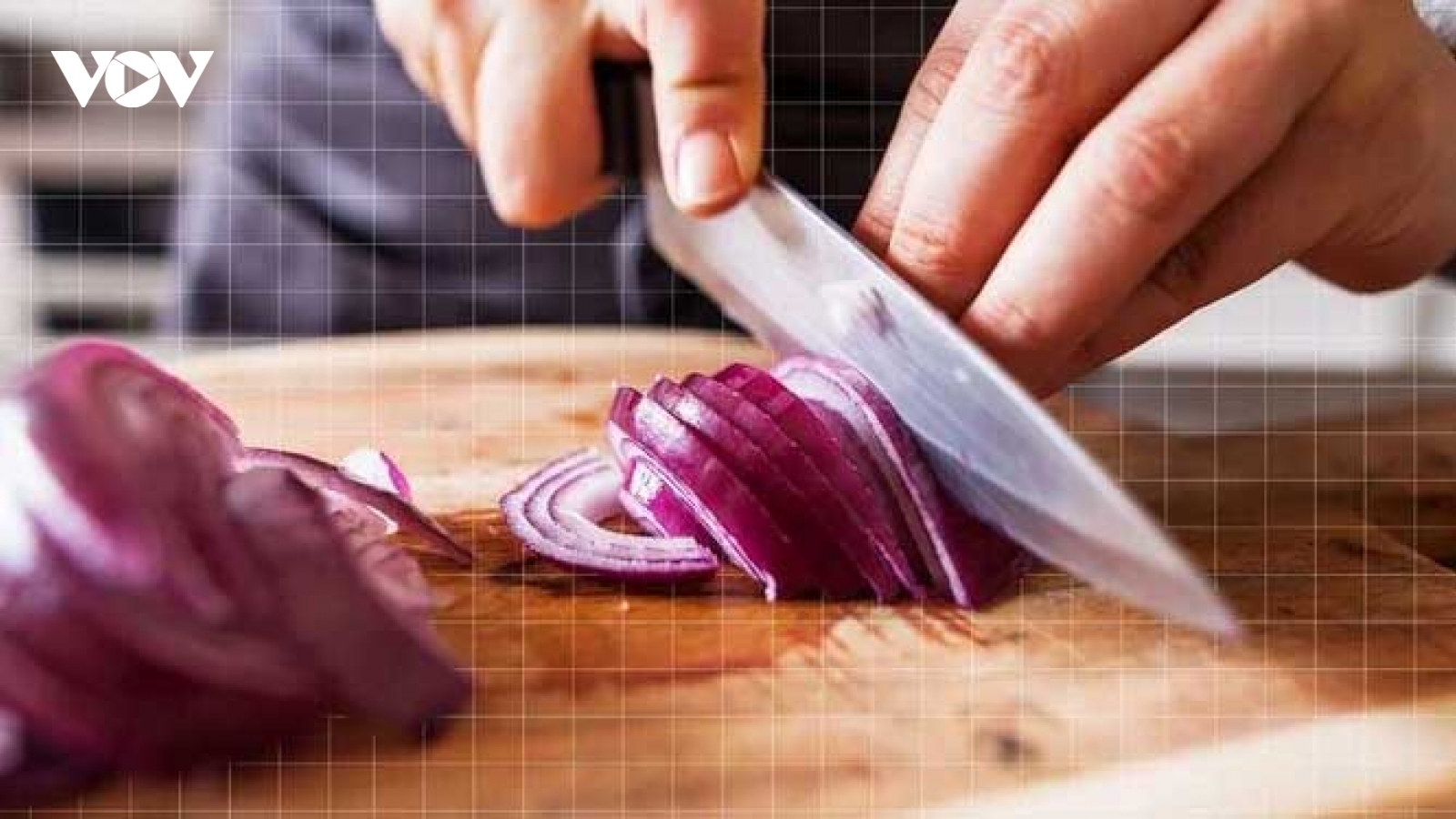 Mẹo thái hành không bị chảy nước mắt ít người biết