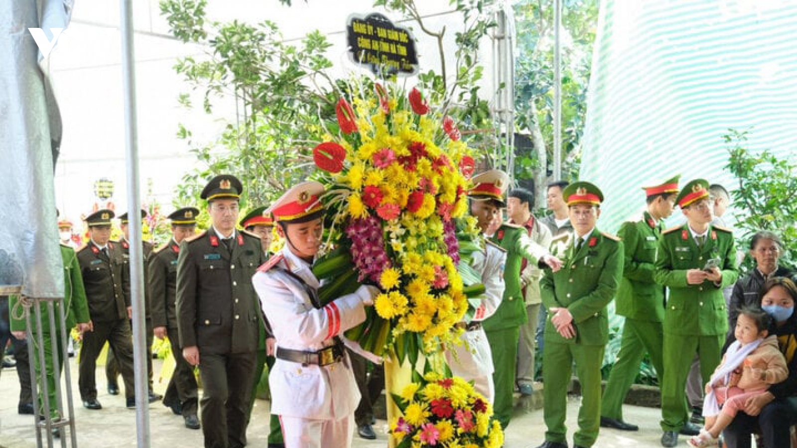 Thăng hàm Đại úy cho Thượng úy Trần Trung Hiếu hy sinh khi làm nhiệm vụ
