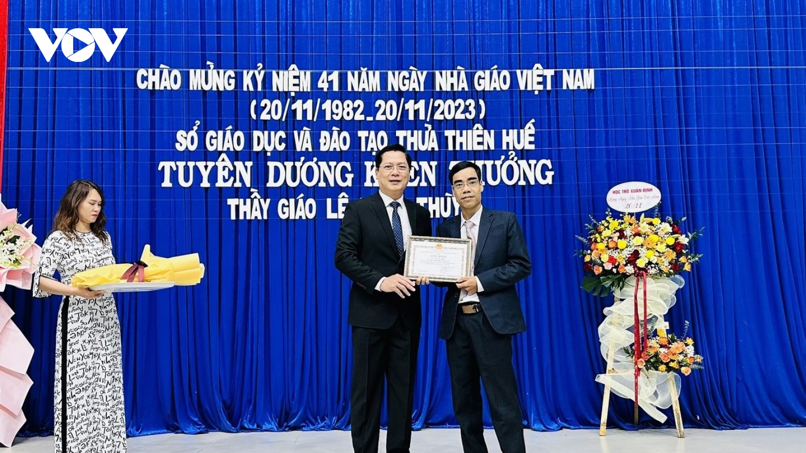 Thừa Thiên Huế tuyên dương thầy giáo cứu người trong mưa lũ