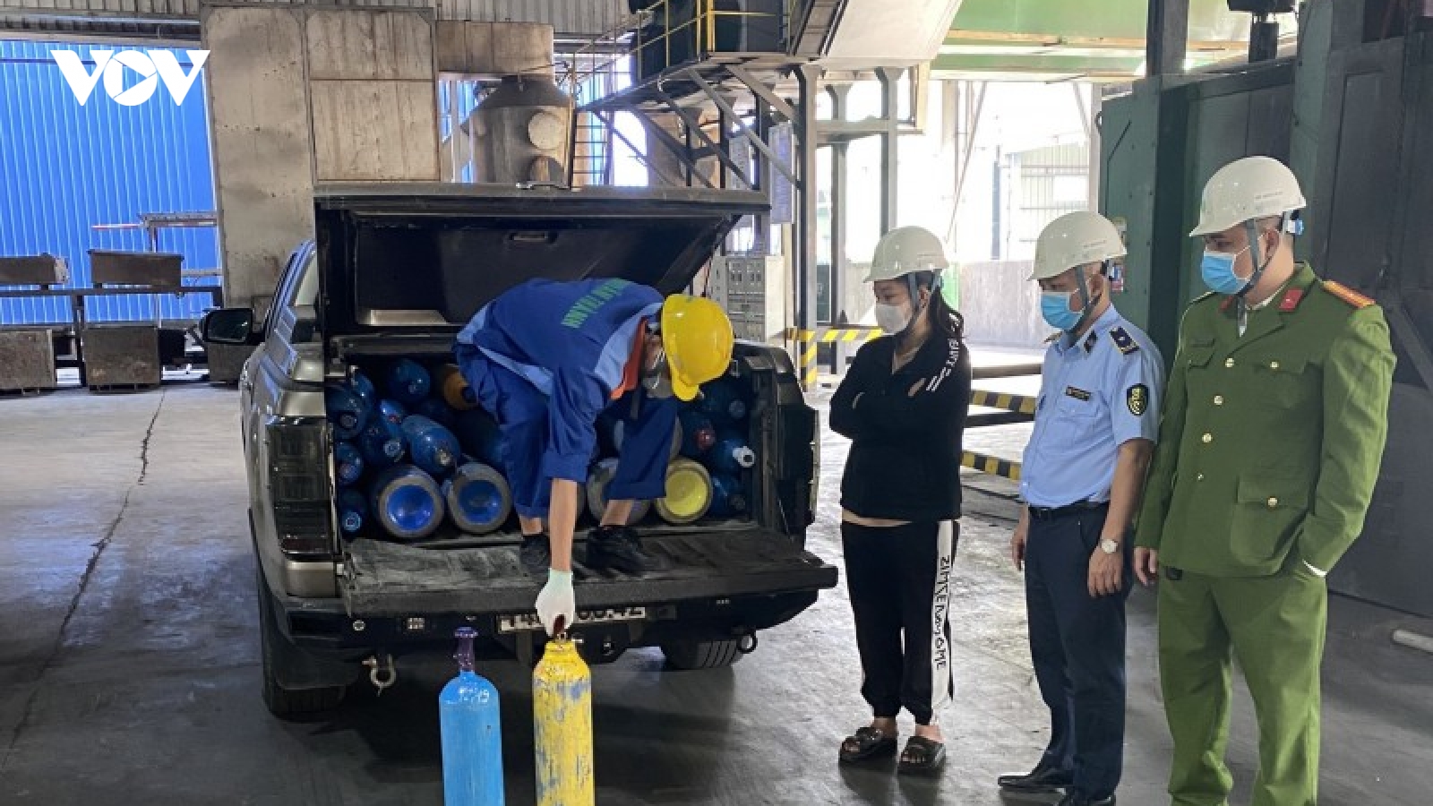 Tiêu hủy 405kg khí cười không hóa đơn, chứng từ ở Bắc Ninh