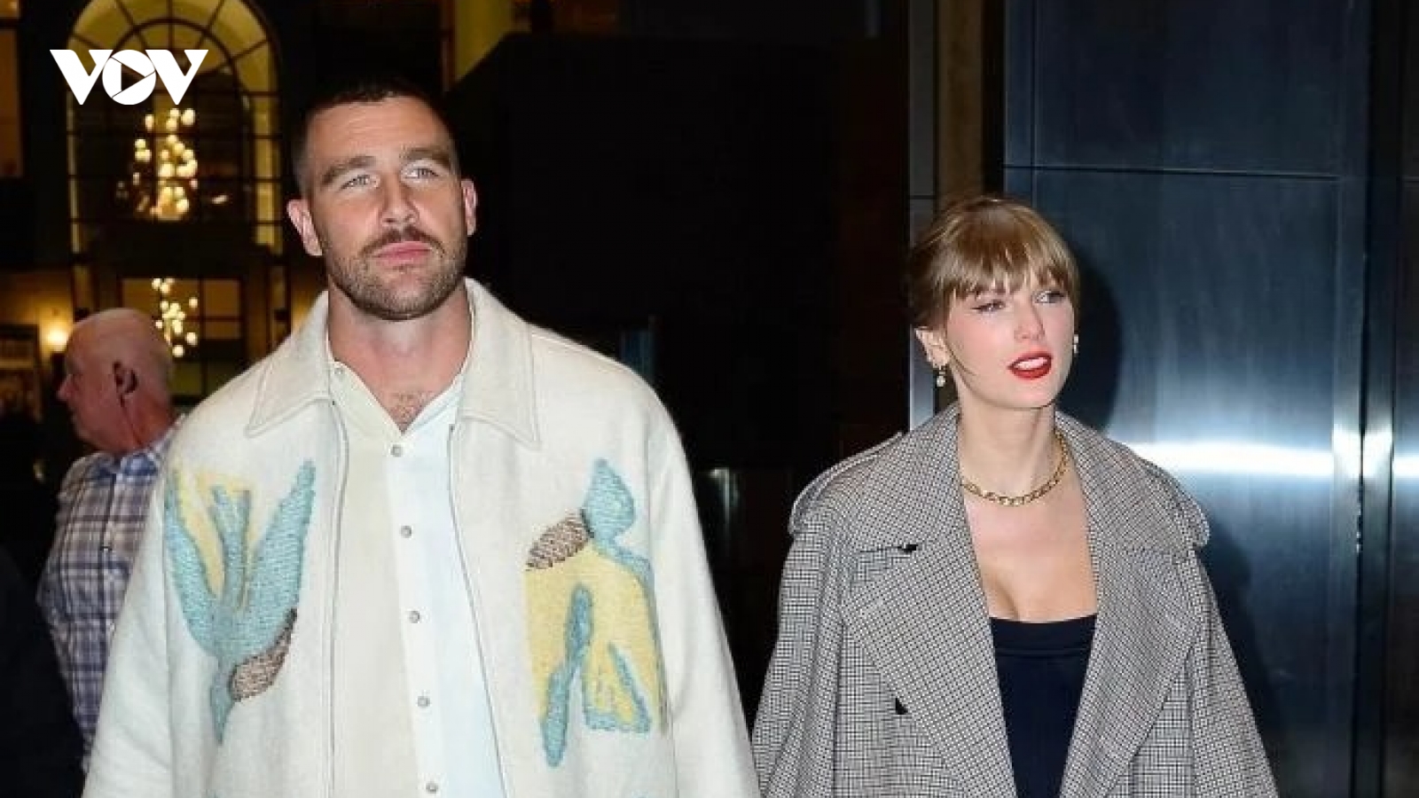 Taylor Swift dẫn bạn trai Travis Kelce ra mắt gia đình