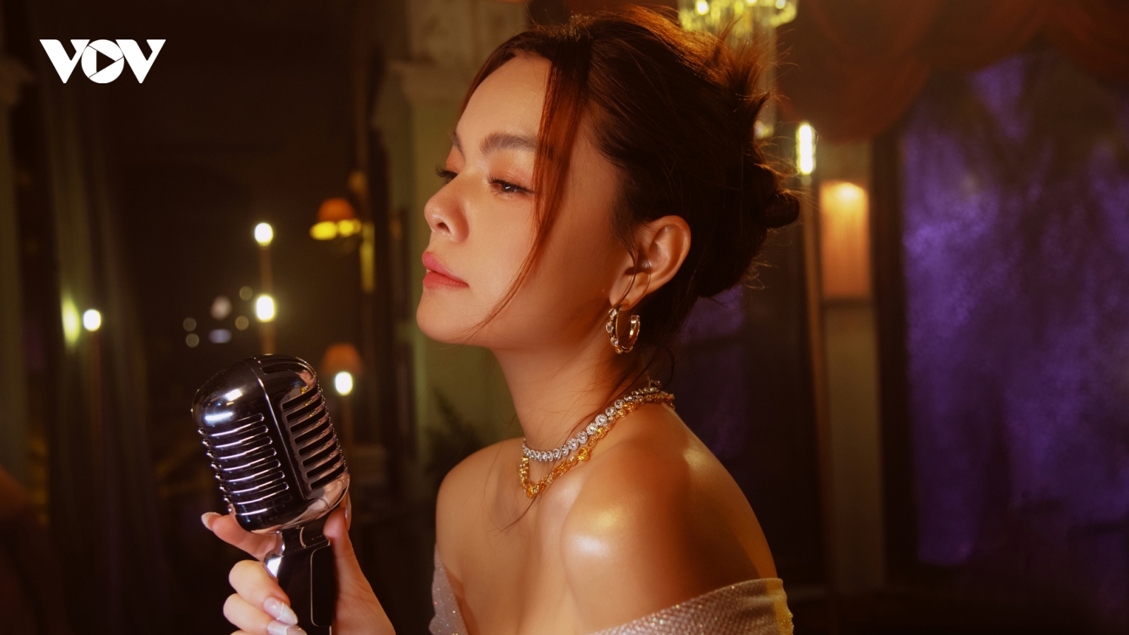 Phạm Quỳnh Anh phát hành EP vật lý kỷ niệm 15 năm ca hát