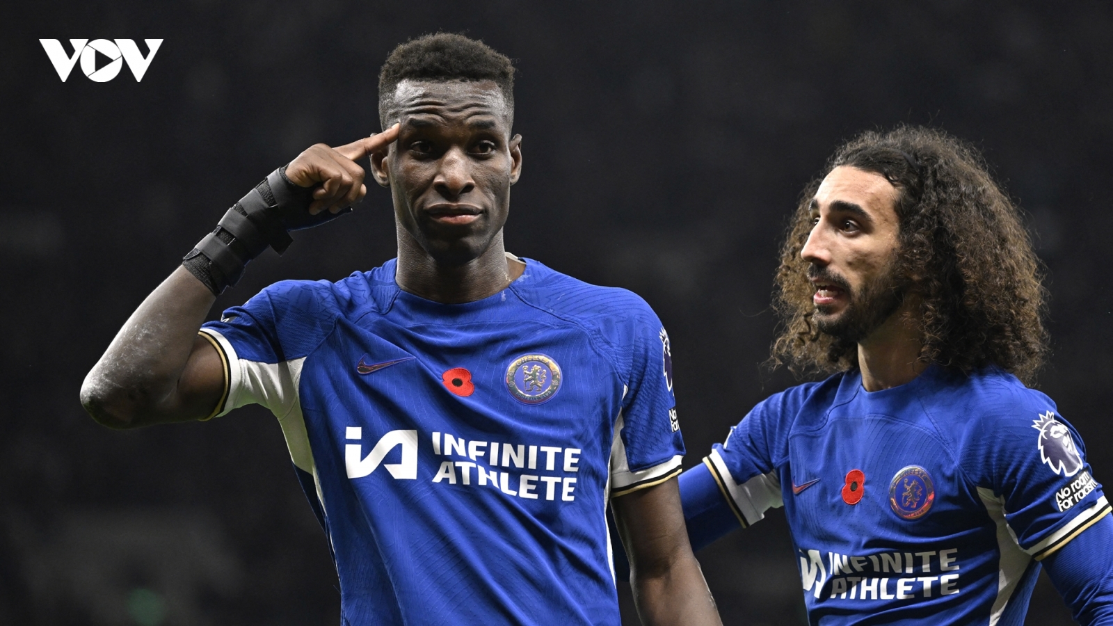 Tottenham nhận 2 thẻ đỏ, Chelsea thắng ngược trong ngày Jackson lập hat-trick