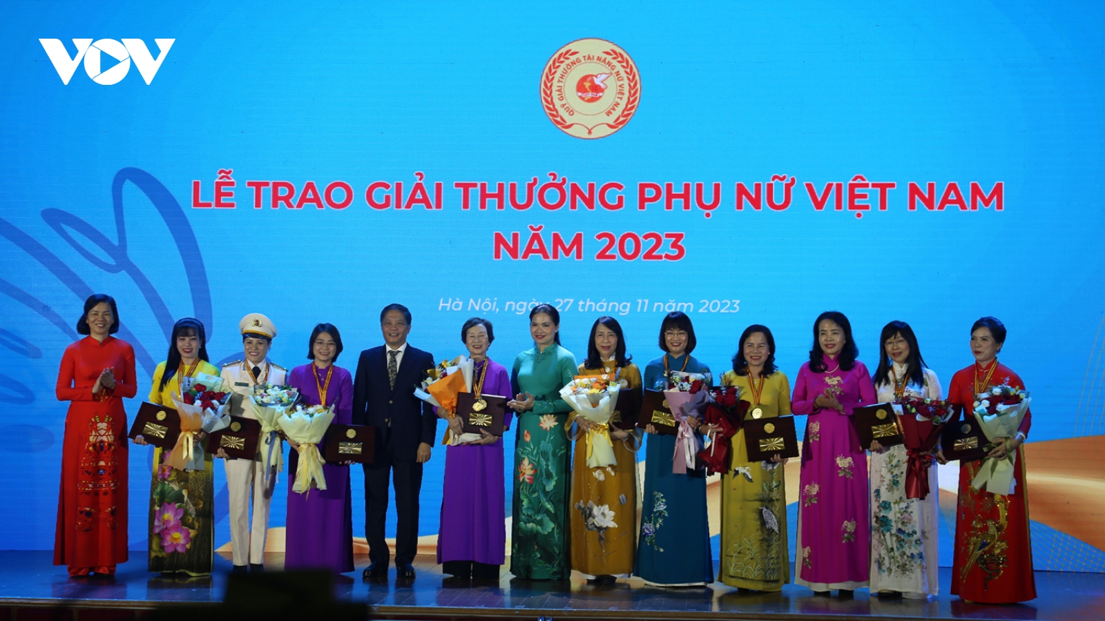 Đồng chí Trần Tuấn Anh dự Lễ Trao Giải thưởng Phụ nữ Việt Nam