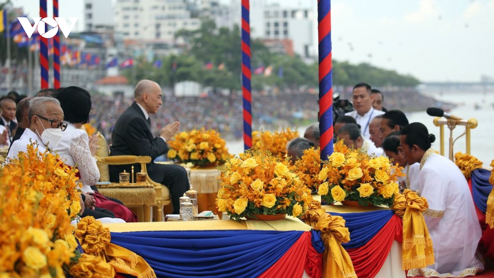 Tưng bừng Bon Om Touk – Lễ hội đua ghe Ngo lớn nhất tại Campuchia