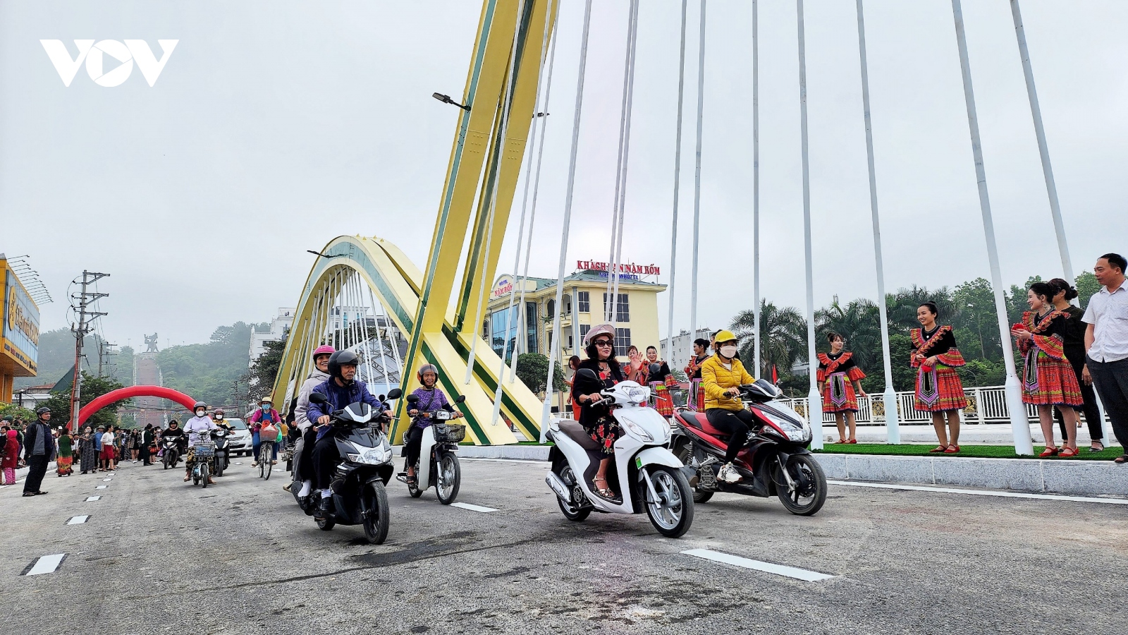 Thông xe cây cầu trăm tỷ chào mừng Kỷ niệm 70 năm Chiến thắng Điện Biên Phủ