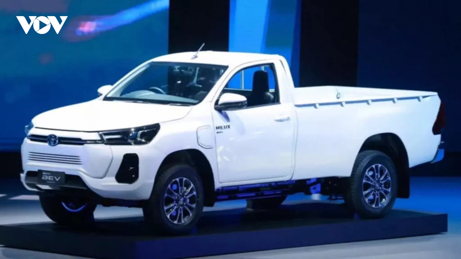 Toyota dùng bán tải điện làm phương tiện công cộng tại Thái Lan