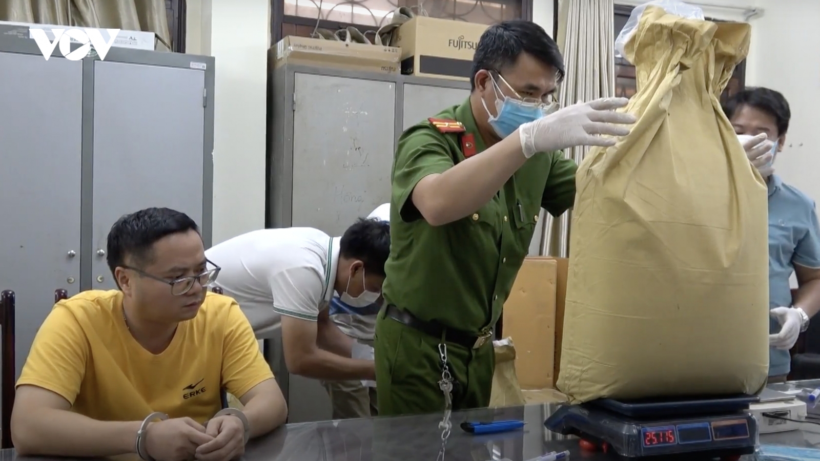 Kho ma túy cực lớn "đội lốt" xi măng, bắt giữ đối tượng cầm đầu người Trung Quốc