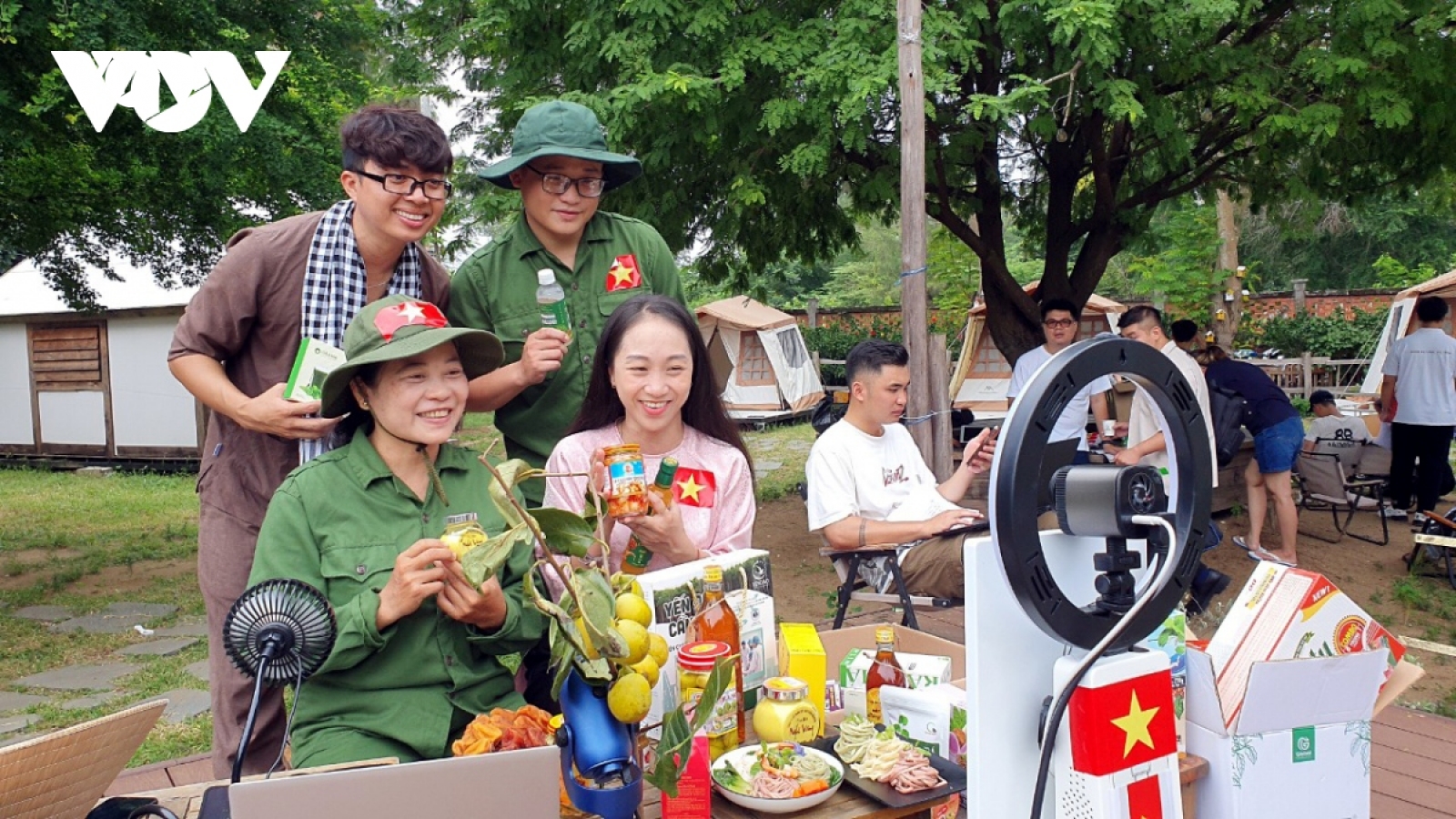 Thương mại điện tử hỗ trợ tiêu thụ, xuất khẩu nhiều nhóm hàng chủ lực