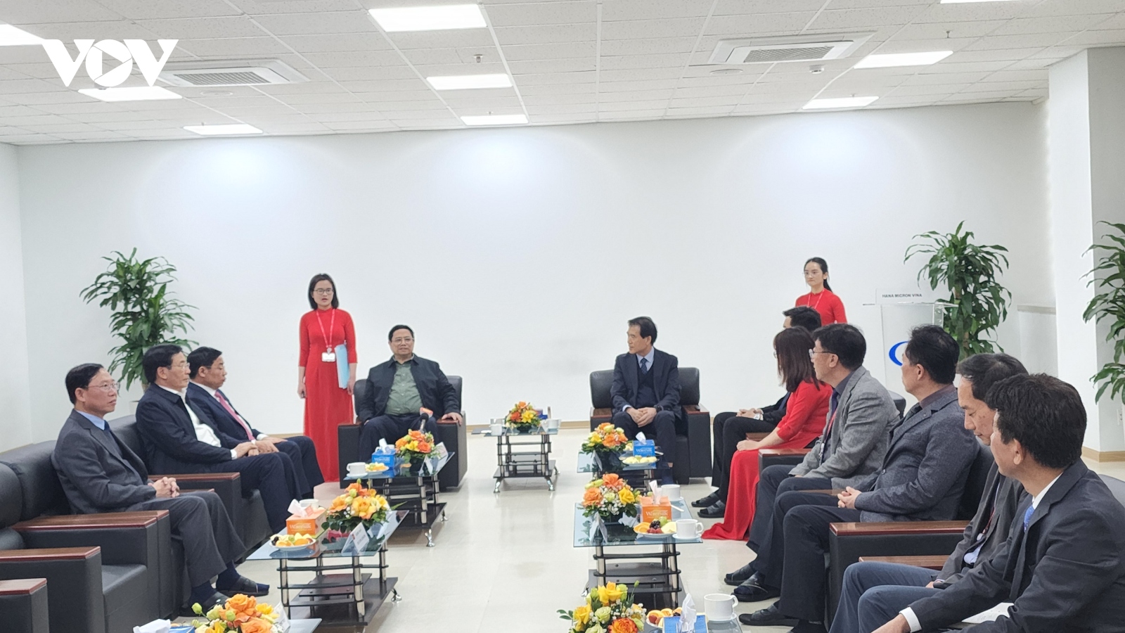 Thủ tướng Phạm Minh Chính thăm Công ty TNHH Hana Micron Vina