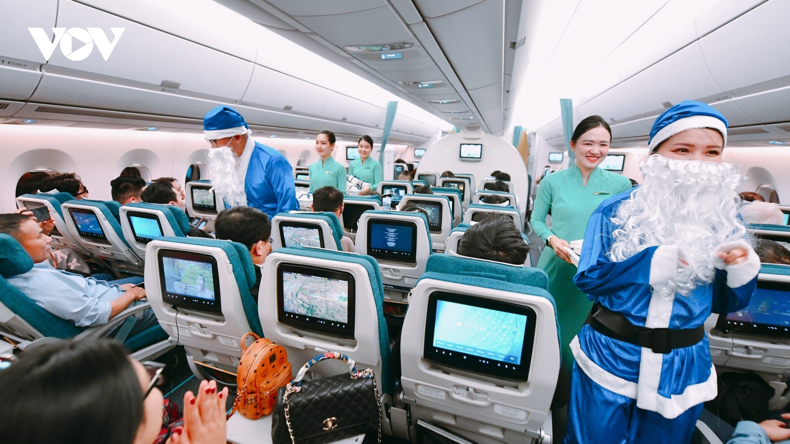 Đón Giáng Sinh trên độ cao 10.000m cùng Vietnam Airlines