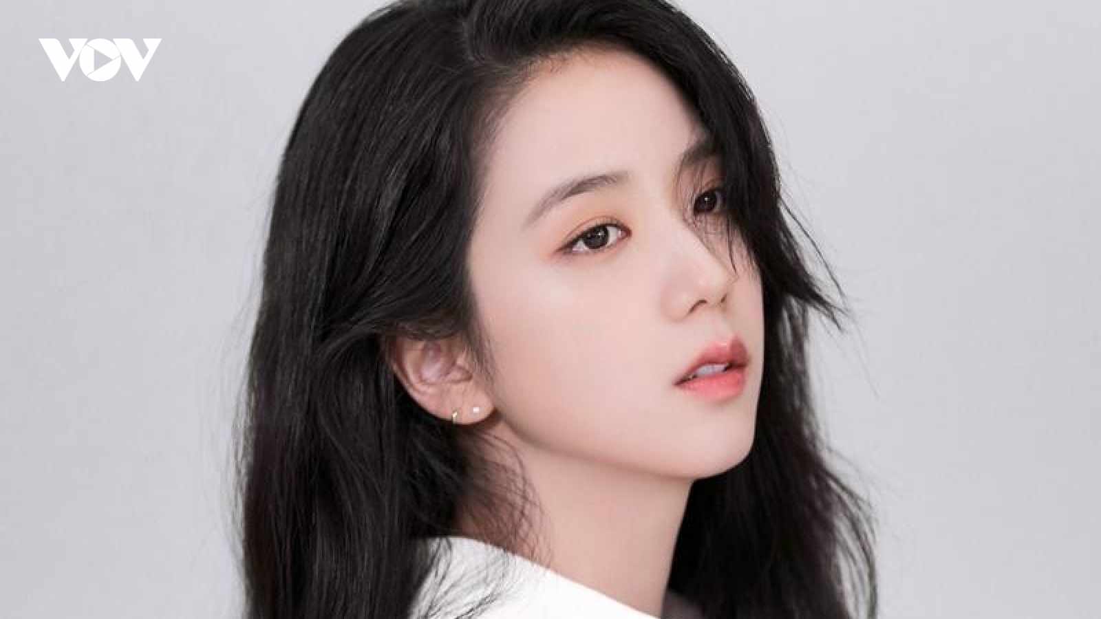 Jisoo BlackPink: Sở hữu làn da trong veo rạng rỡ nhờ bí quyết đơn giản