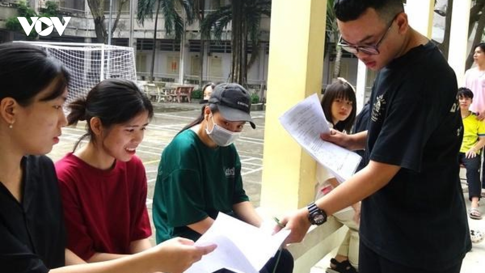 Sinh viên sư phạm bị nợ tiền hỗ trợ: Chính sách nhân văn, vì sao vẫn "tắc"?