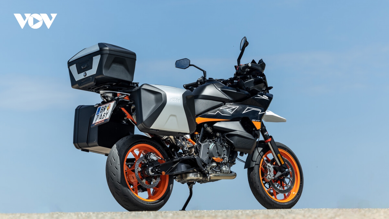 KTM 890 SMT 2024 trình làng với giá dưới 577 triệu đồng