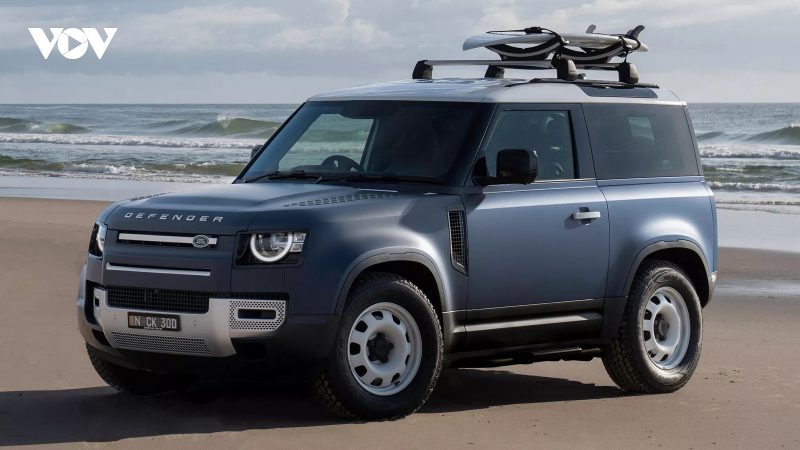 Chiêm ngưỡng Land Rover Defender Pacific Blue Edition giá hơn 2 tỷ đồng
