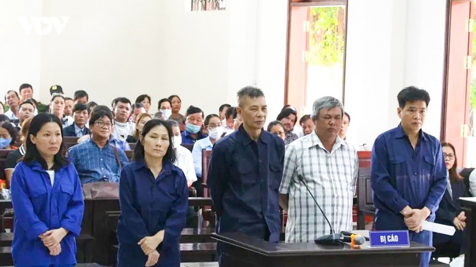 Vợ chồng lừa đảo chiếm đoạt 320 tỷ bằng dự án ma bị tuyên phạt 37 năm tù giam