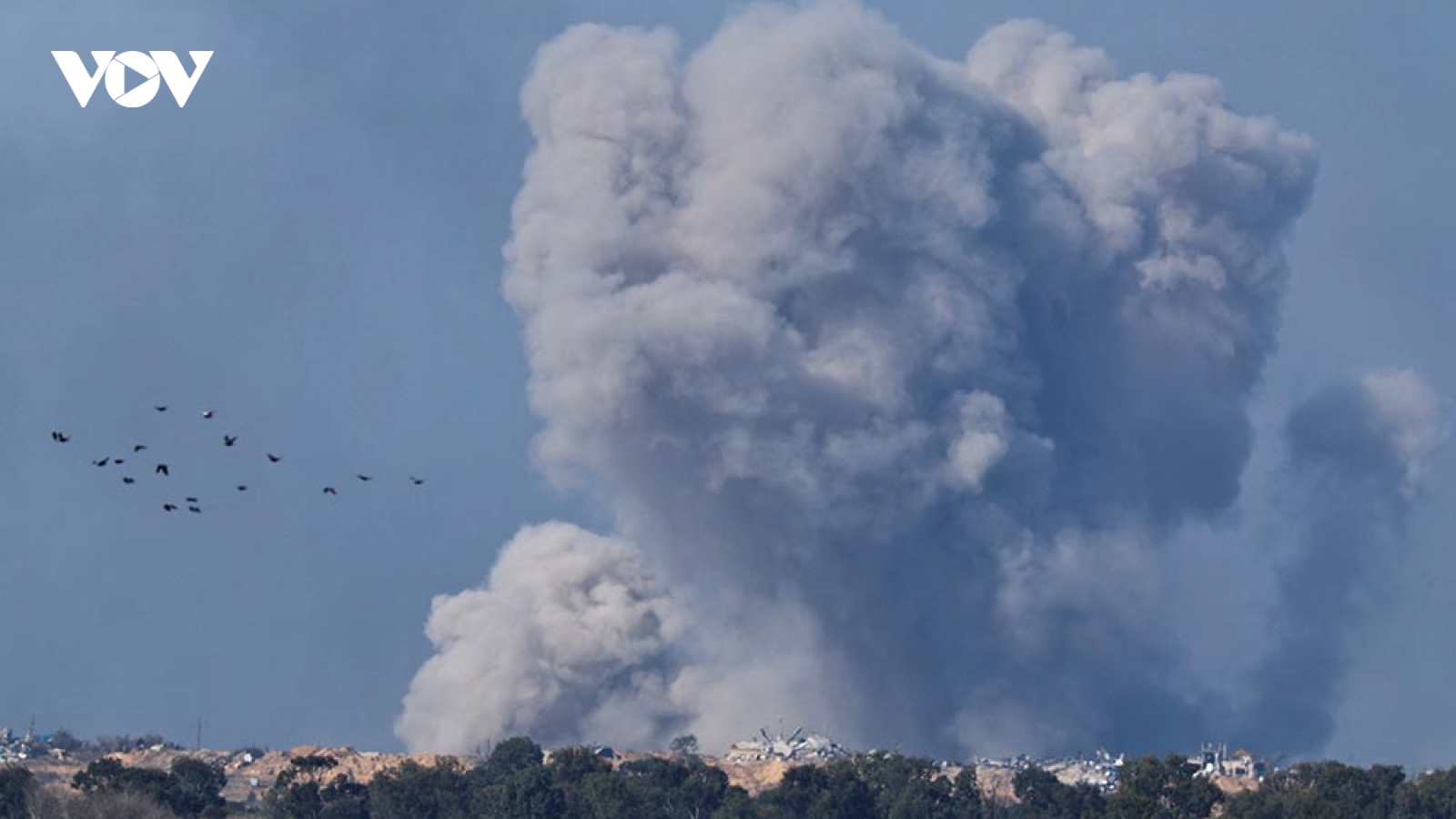 Israel không kích 300 mục tiêu của Hamas tại Gaza, tấn công phủ đầu Hezbollah