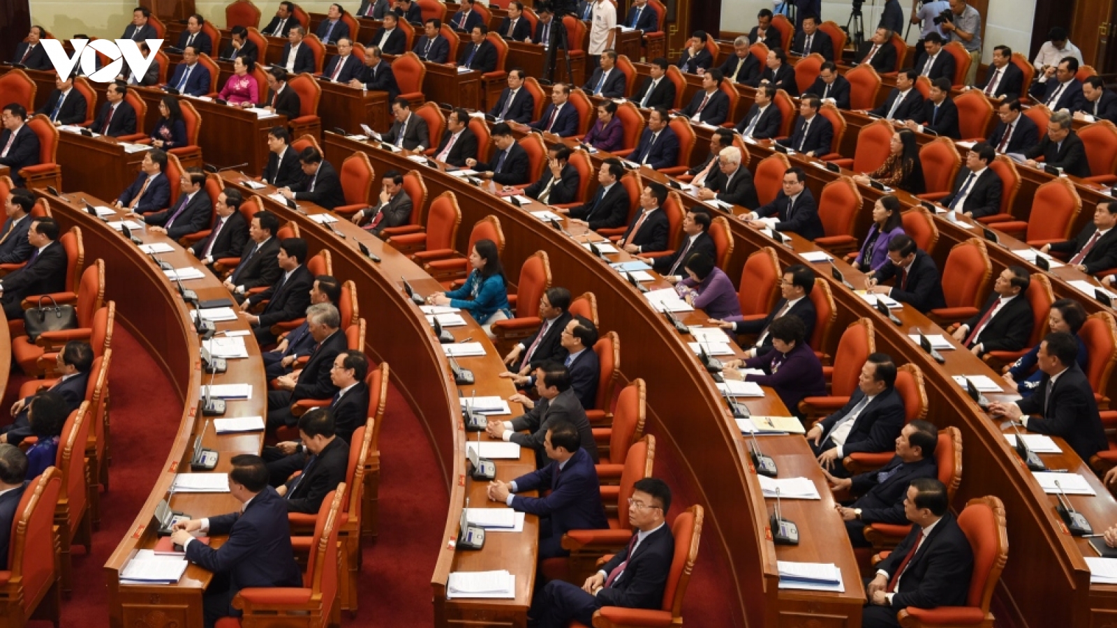 Nửa nhiệm kỳ: Xây dựng chính sách và năng lực phản ứng chính sách
