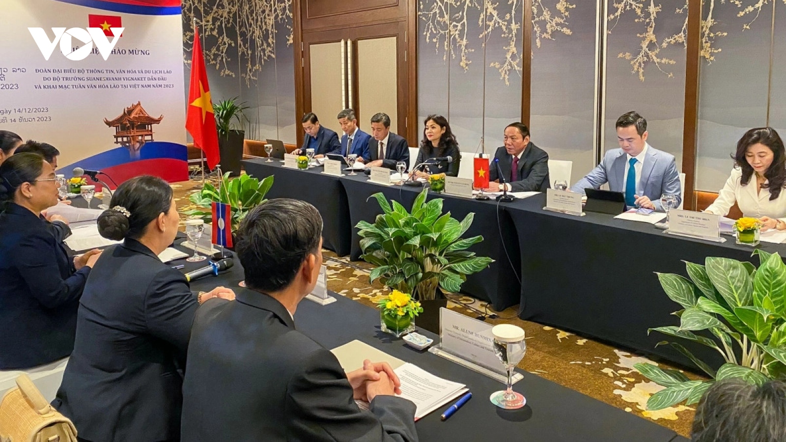 Vietnam and Laos step up cooperation in tourism