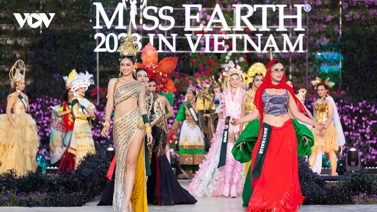 Chiêm ngưỡng trang phục truyền thống lộng lẫy của dàn thí sinh Miss Earth