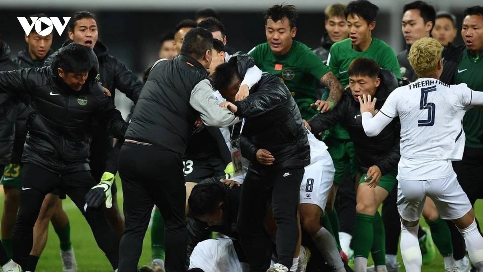 LĐBĐ Trung Quốc lên tiếng vụ CLB Chiết Giang ẩu đả với Buriram United