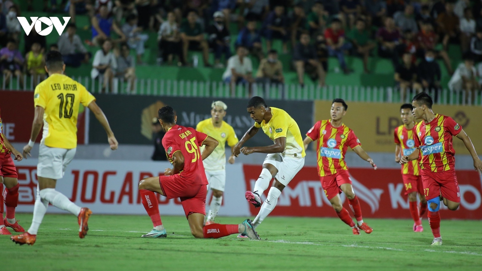 Bảng xếp hạng V-League mới nhất: Thanh Hóa áp sát Nam Định, Hà Nội FC tăng tốc
