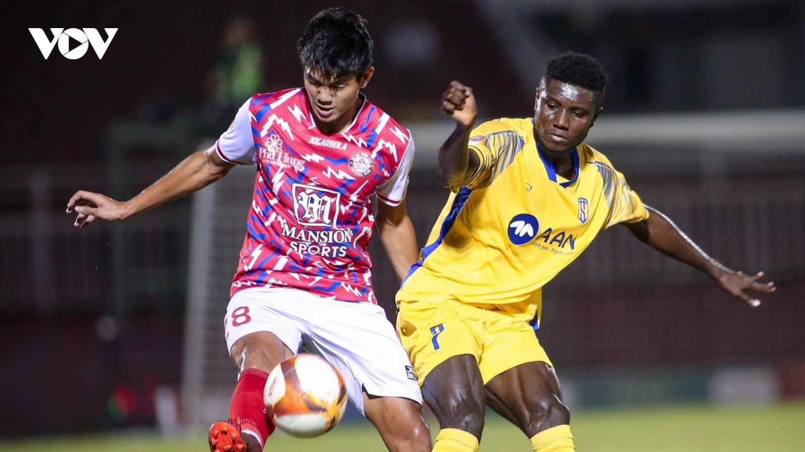 Bảng xếp hạng V-League mới nhất: Bình Dương củng cố ngôi đầu, TP.HCM vào top 4