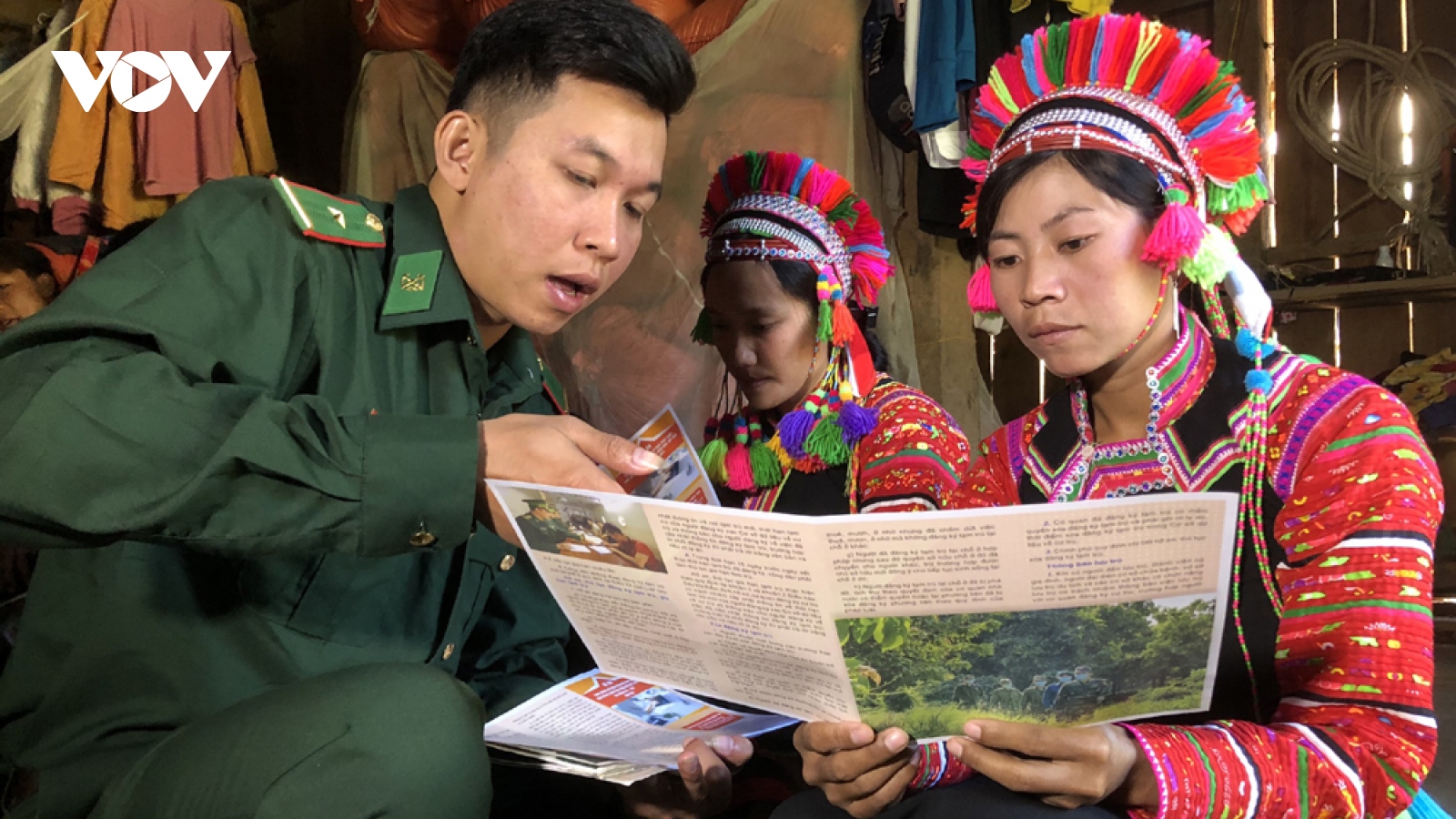 Cầu nối đưa pháp luật đến người dân biên giới Lai Châu