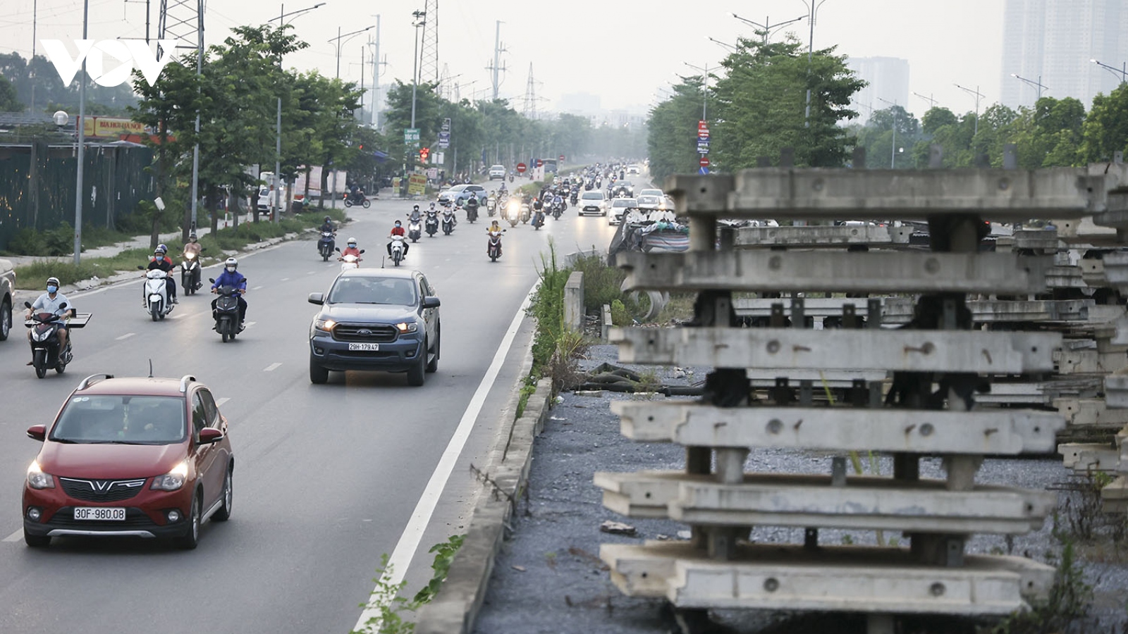 Cây cầu vượt xây dở bị “lãng quên” trên đại lộ nghìn tỷ ở Hà Nội