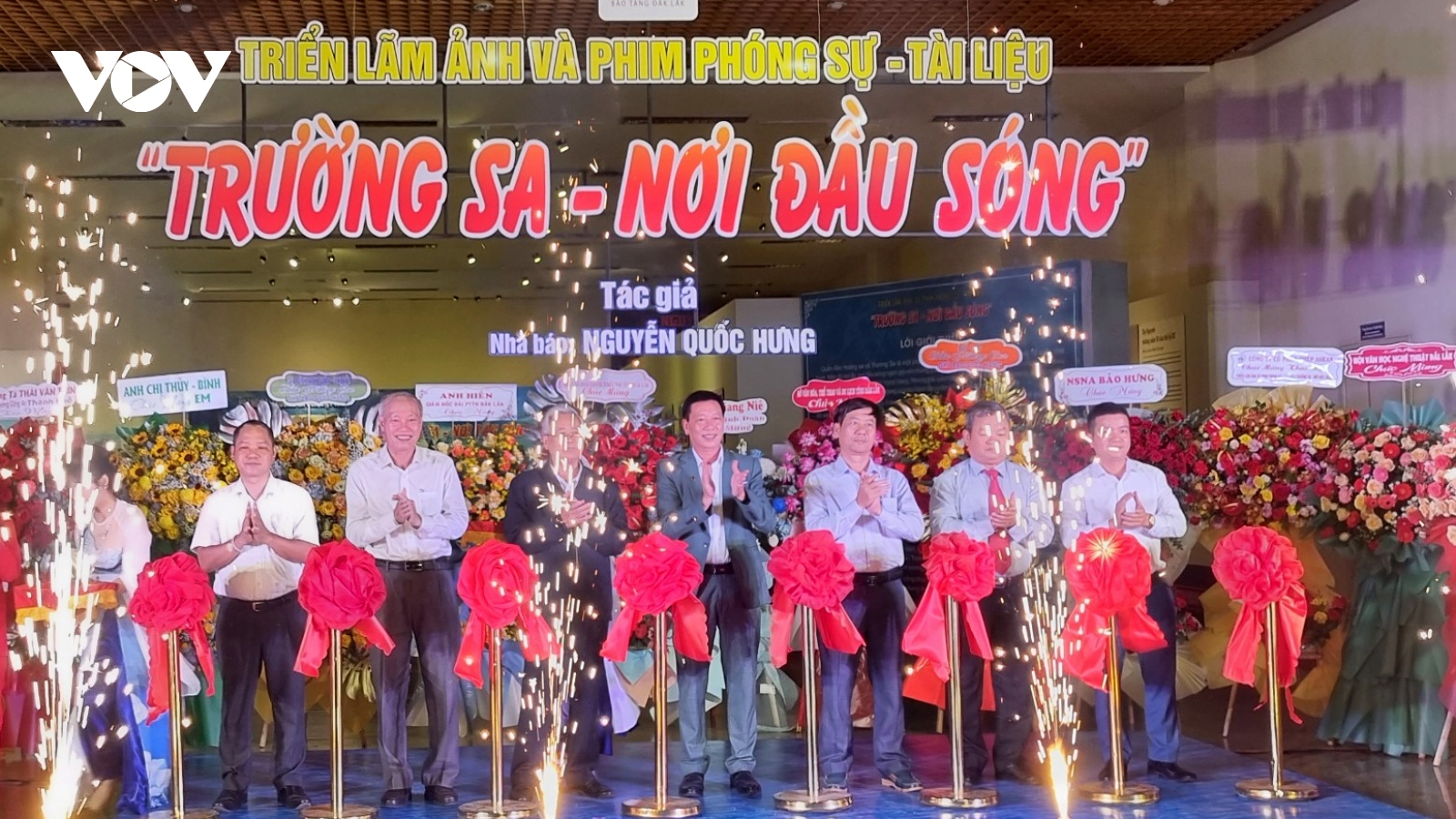 Triển lãm ảnh và phim phóng sự - tài liệu "Trường Sa - Nơi đầu sóng"