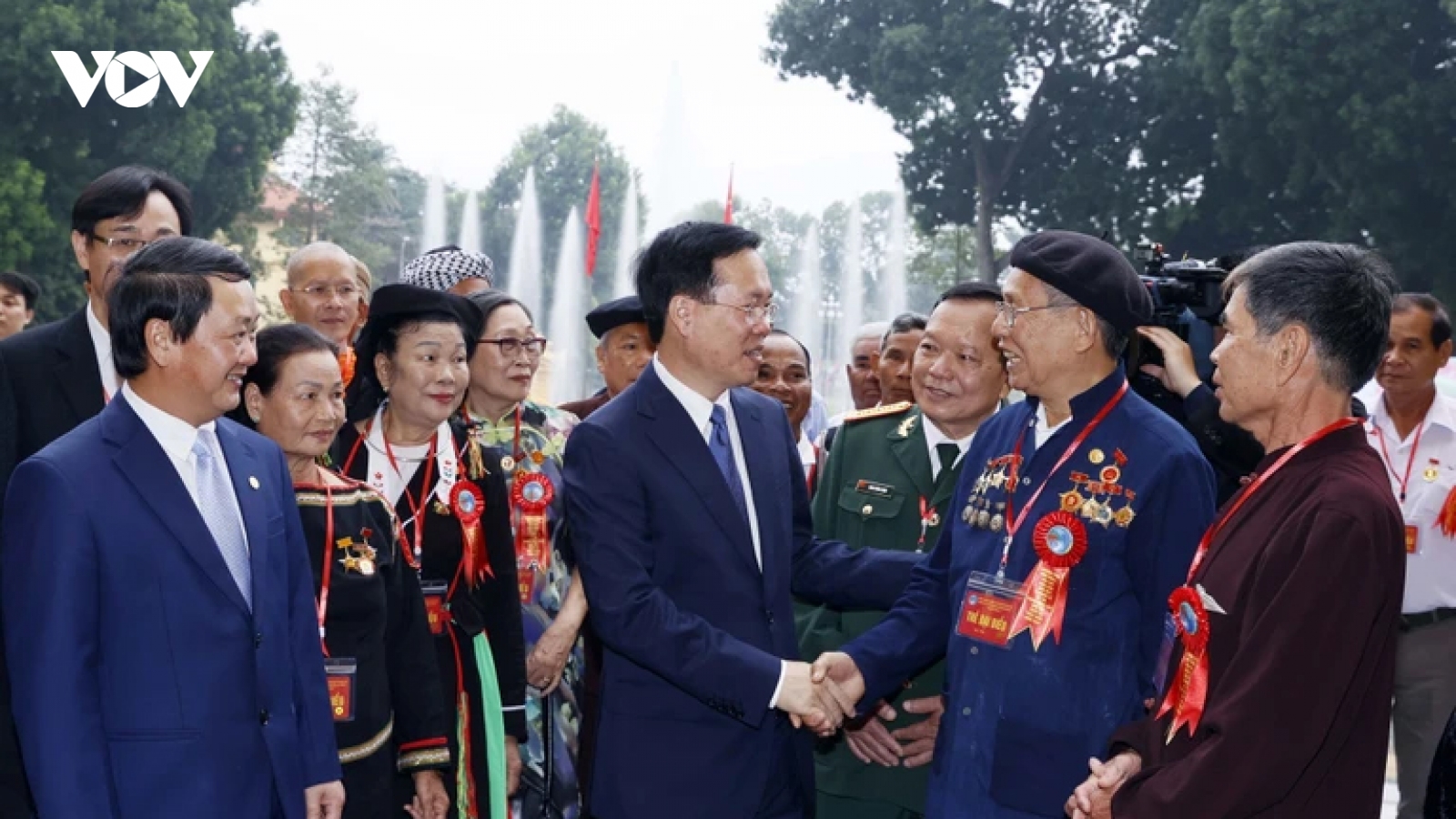 Chủ tịch nước gặp mặt đại biểu người có uy tín đồng bào dân tộc thiểu số