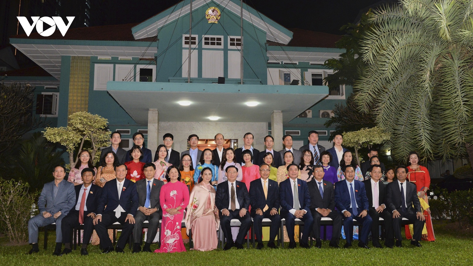 Chủ tịch Quốc hội thăm, gặp gỡ cán bộ, nhân viên Đại sứ quán Việt Nam tại Thái Lan
