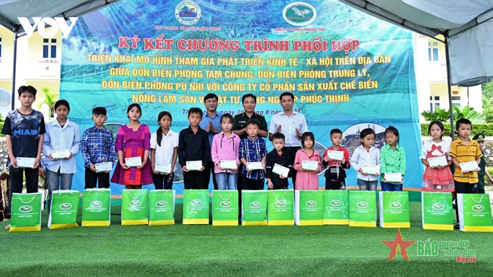 Nâng bước trẻ em nghèo vùng biên
