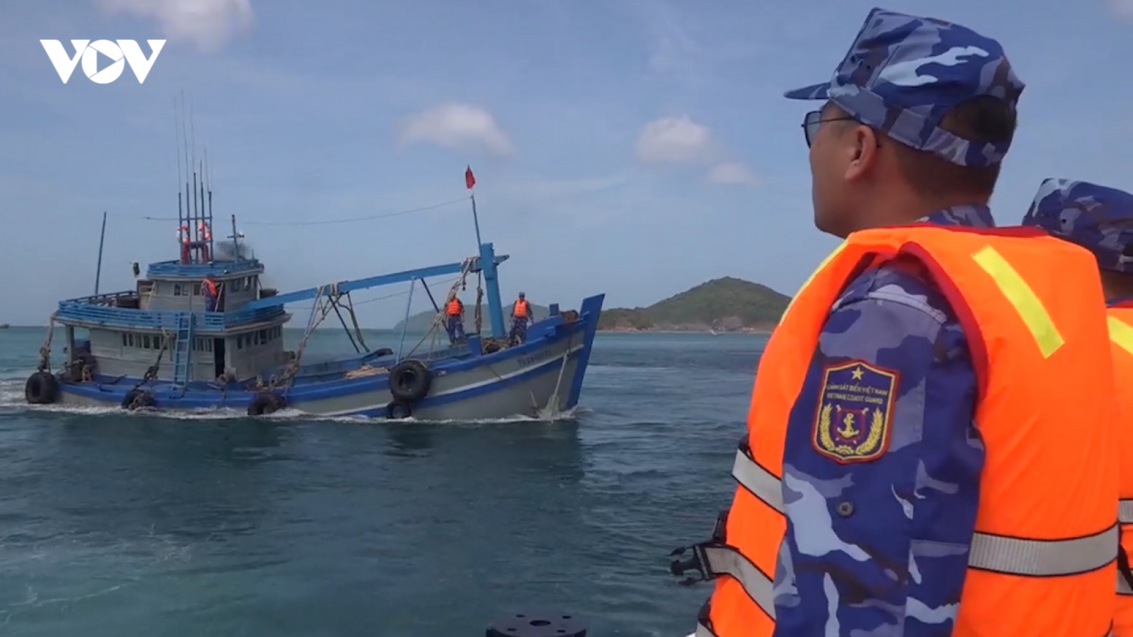 Dẫn giải tàu chở 35.000 lít dầu DO không rõ nguồn gốc trên biển Côn Đảo
