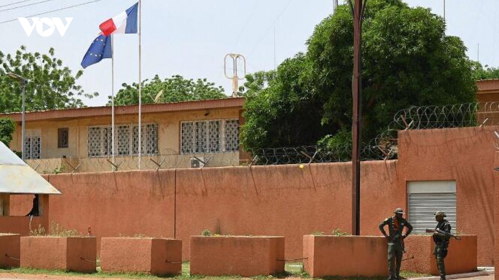 Pháp sẽ đóng cửa Đại sứ quán tại Niger