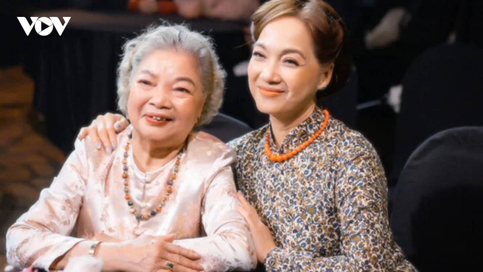Nữ nghệ sĩ có 3 con gái là NSƯT, NSND nhưng giờ mới được phong NSƯT là ai?
