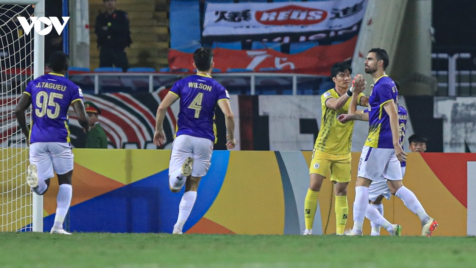 Hà Nội FC nhận thưởng nóng tiền tỷ sau trận thắng Urawa Reds