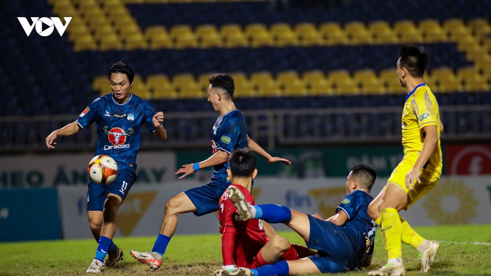 HAGL khủng hoảng sau trận thua "đội bóng trẻ" nhất V-League